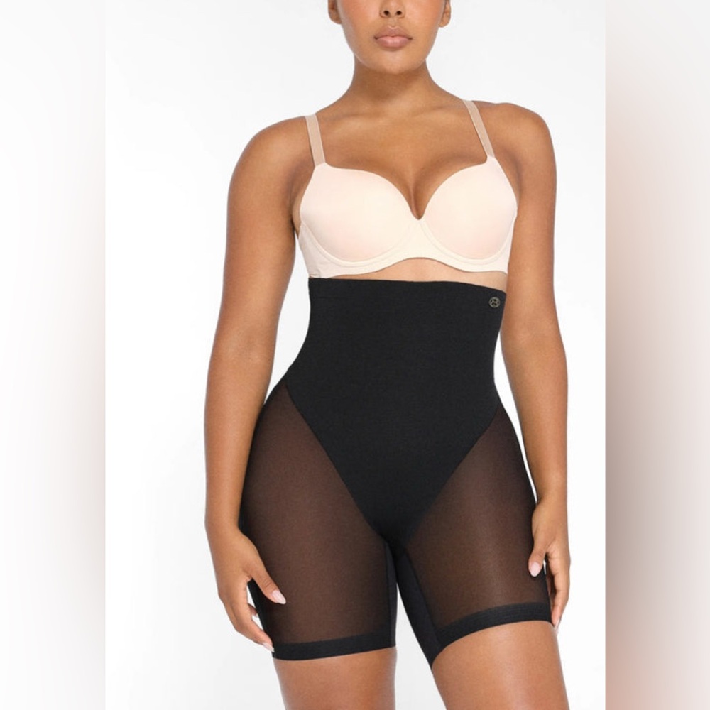 High-Waist Black Shaping Shorts - Sleek Tummy Control